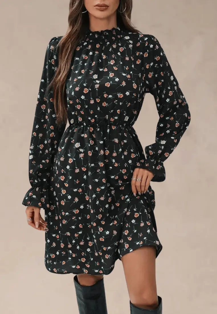 Emilia | Czarna sukienka w kwiaty ze stójką i długim rękawem
