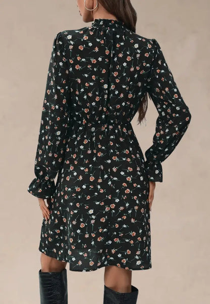 Emilia | Czarna sukienka w kwiaty ze stójką i długim rękawem