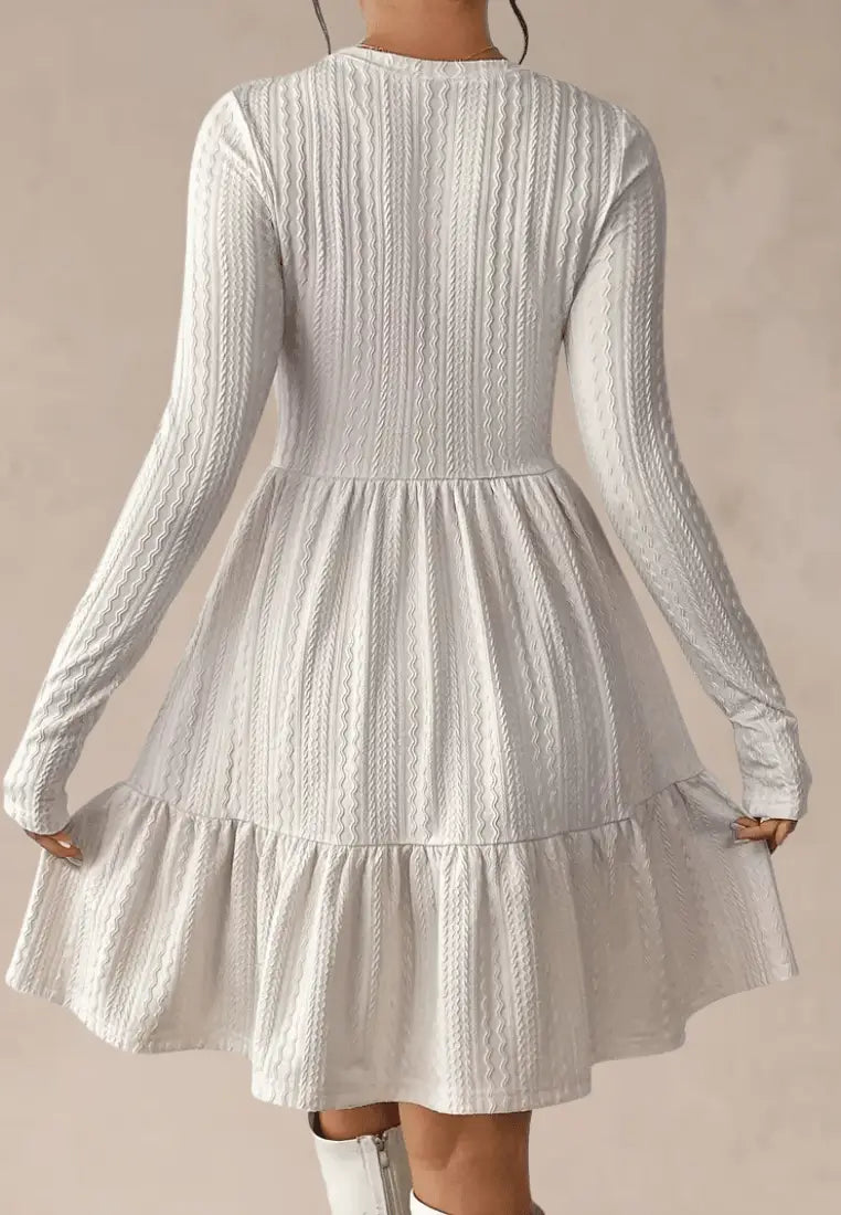 Katarzyna | Beżowa sukienka dzianinowa z długim rękawem i okrągłym dekoltem