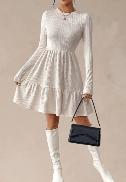 Katarzyna | Beżowa sukienka dzianinowa z długim rękawem i okrągłym dekoltem