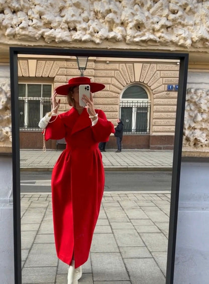 Małgorzata I Elegancki, długi płaszcz  – stylowy fason, idealny na chłodniejsze dni i wyjątkowe okazje