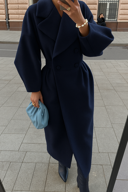 Małgorzata I Elegancki, długi płaszcz  – stylowy fason, idealny na chłodniejsze dni i wyjątkowe okazje