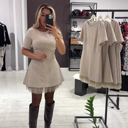 Wiktoria I Mini sukienka damska z krótkim rękawem i błyszczącą koronkową lamówką | Elegancka i olśniewająca